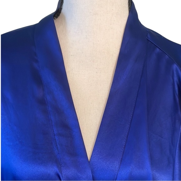 Victoria’s Secret royal blue satin kimono robe with Chantilly lace insert medium - Picture 4 of 8